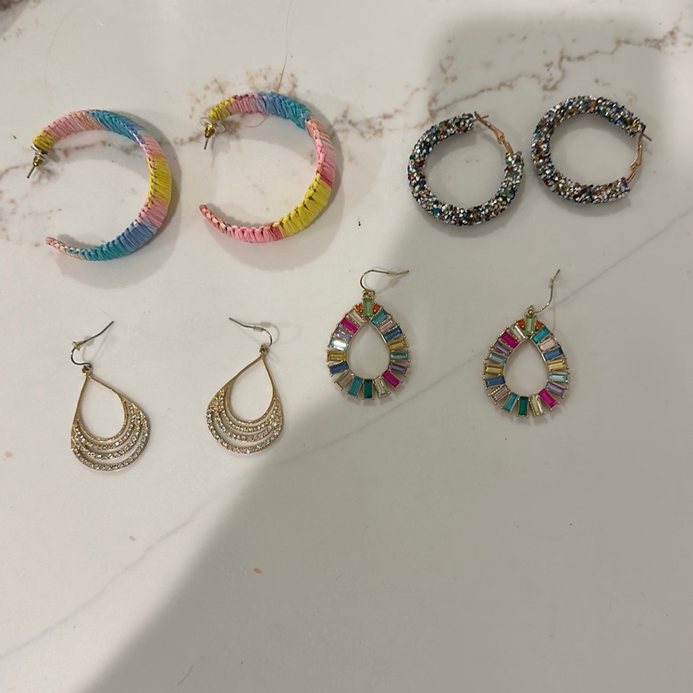 Pack of 4 various glittery + colorful earrings!! Barely used!